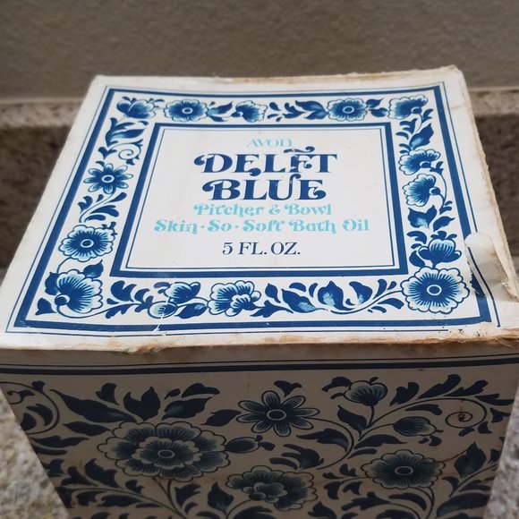 Vintage Avon Delft Blue Soap Bar, Soap Dish, & Skin So Soft Bath Oil - Picture 9 of 14